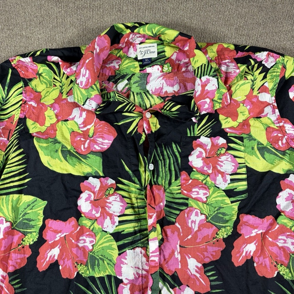 J. Crew Men's XL 100%Cotton Hawaiian Floral Hibiscus Buttoned Short-Sleeve Shirt - Picture 2 of 6